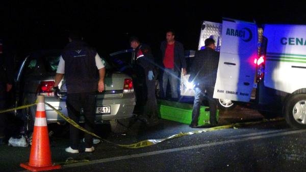 d Otomobiller kafa kafaya çarpıştı: 3 ölü, 2 yaralı