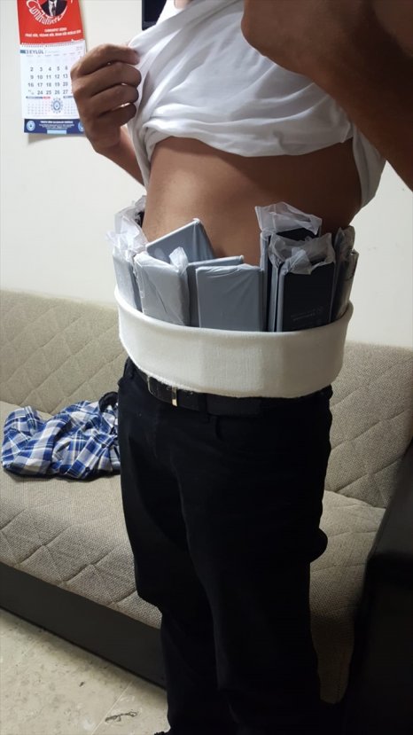 Trabzon'da 86 gümrük kaçağı cep telefonu ele geçirildi