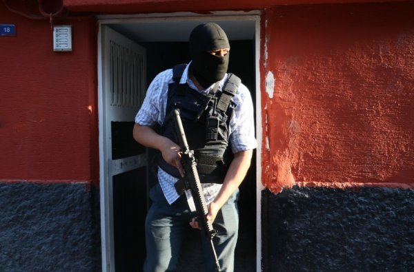 i Sosyal medyada galeyana gelen mahalleliye şafak baskını