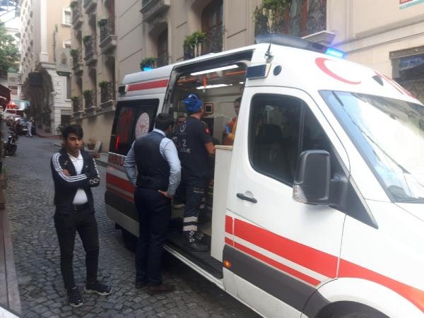 d Otelin mutfağında yangın çıktı: 2 yaralı