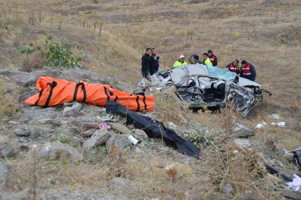 a Afyonkarahisar'da kaza: 3 ölü, 2 yaralı