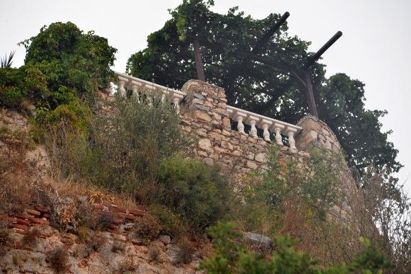 d Pencere ve korkuluk Alanya Kalesi'nde surları yıktı