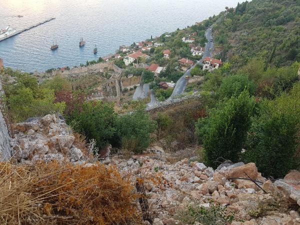 d Pencere ve korkuluk Alanya Kalesi'nde surları yıktı