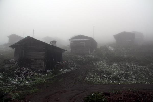 Ardahan'ın yükseklerinde kar yağışı