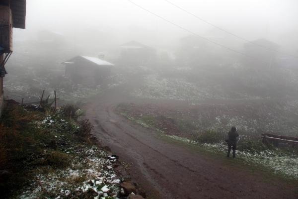 Ardahan'ın yükseklerinde kar yağışı