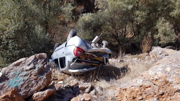 Kayseri'de kontrolden çıkan araç dere yatağına uçtu