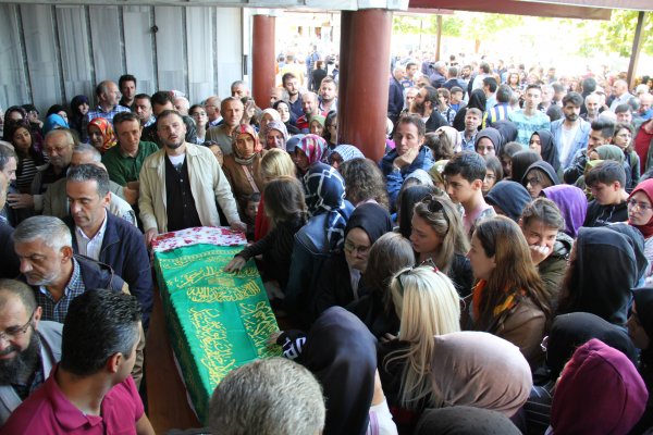 i Neslican Tay'ın cenaze töreni