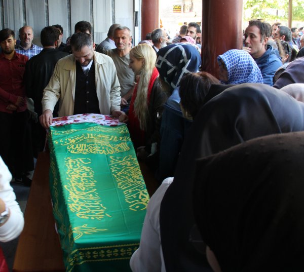 i Neslican Tay'ın cenaze töreni