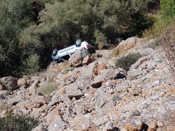 Kayseri'de kontrolden çıkan araç dere yatağına uçtu