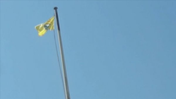 YPG, Türkiye korkusuyla bayrak değiştirdi