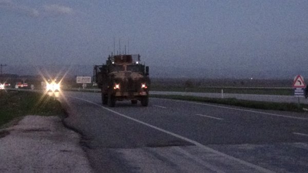 TSK'nın sınır birliklerine sevkiyatı sürüyor