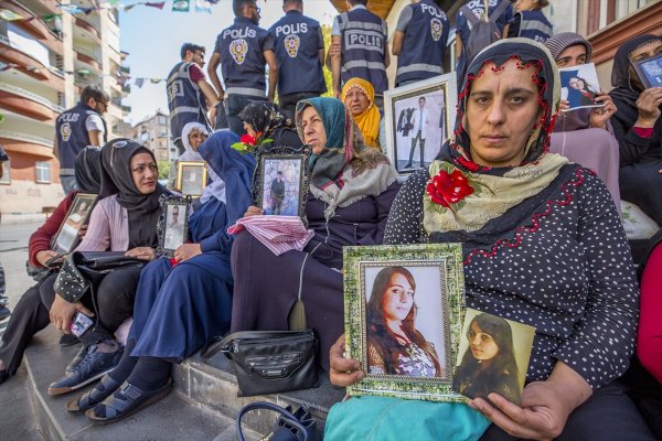 a PKK çocuklarla video çekip, ailelere gönderecekti