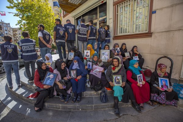 a PKK çocuklarla video çekip, ailelere gönderecekti