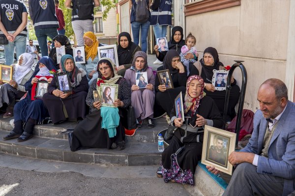 a PKK çocuklarla video çekip, ailelere gönderecekti
