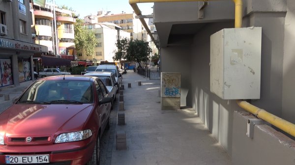 Denizli'de dayak yiyen kadına kimse yardım etmedi