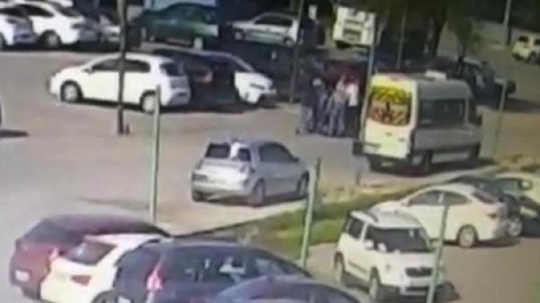 Dolandırıcılar ağaç altındaki parayı alırken yakalandı