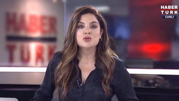 Kadın spikerler deprem anında canlı yayındaydı