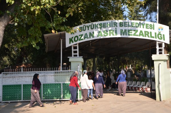 Adana'da kocası tarafından öldürülen Melike uğurlandı