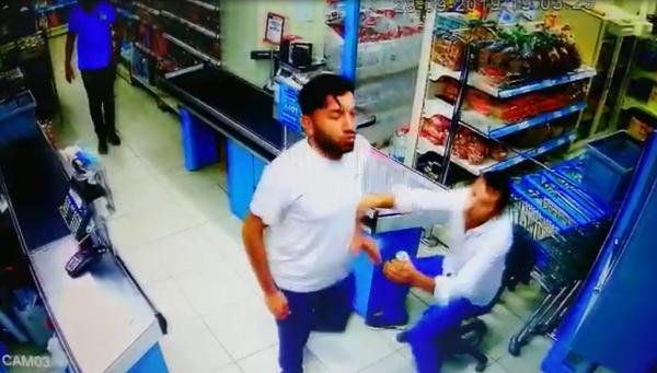 d Markette silahlı kavga: 4 yaralı