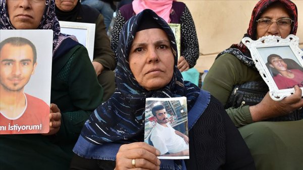 5 yıl önce kandırılan oğlu için eyleme katıldı