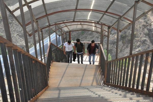 Gümüşhane'de öğrenciler için yamaca yurt yapıldı
