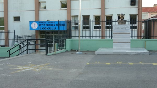Deprem sonrası hasar gören okullar görüntülendi