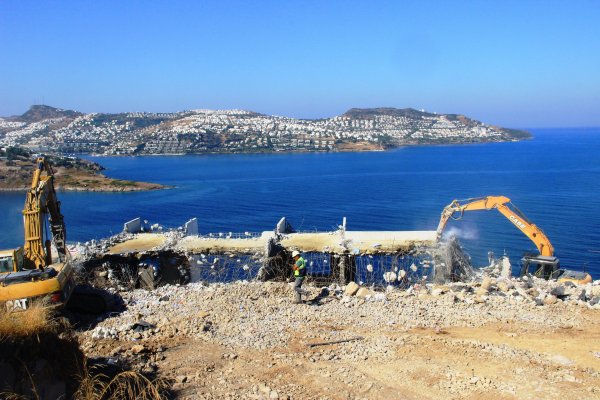 Bodrum'da yıkımlar devam ediyor