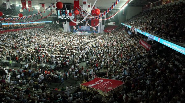 CHP, kurultayda kendini yenileyecek