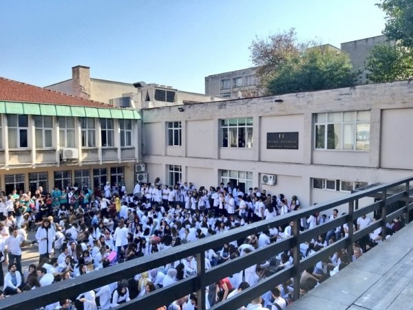 Çapa Diş Hekimliği binası tahliye ediliyor