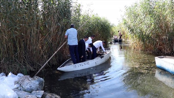 a Gölhisar'da 2 bin yayın balığı göle bırakıldı