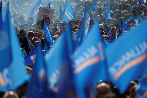 r Fransız polisinden öfke yürüyüşü