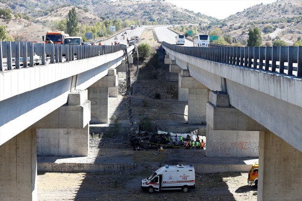 a Ankara'da viyadükten düşen tır şoförü öldü