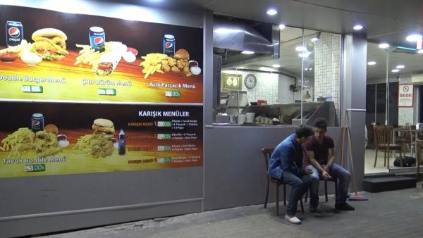 i Dönerinin getirilemeyeceğini öğrenince cinnet getirdi