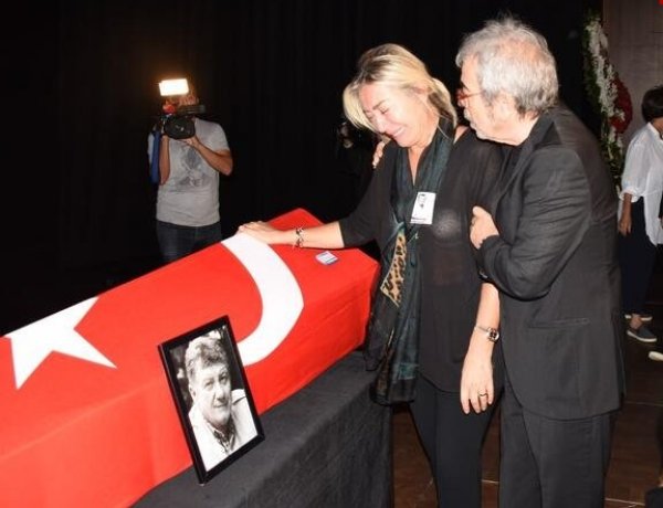Tarık Ünlüoğlu son yolculuğuna uğurlandı