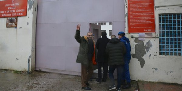 Anayasa Mahkemesi'nden Sırrı Süreyya Önder kararı