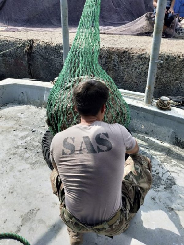 SAS Timi eski harp mayınını imha etti