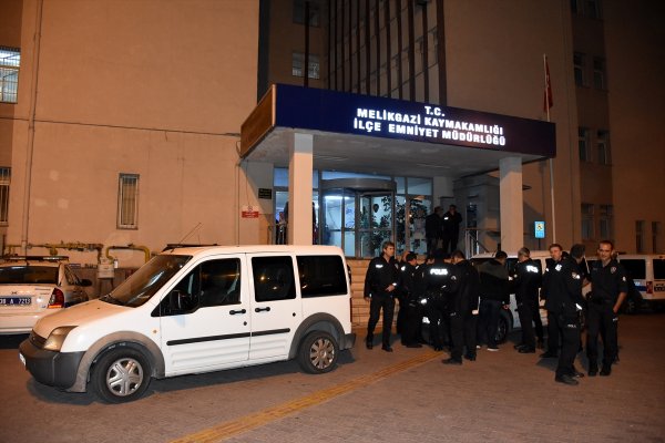 a Kayseri'de şafak operasyonu