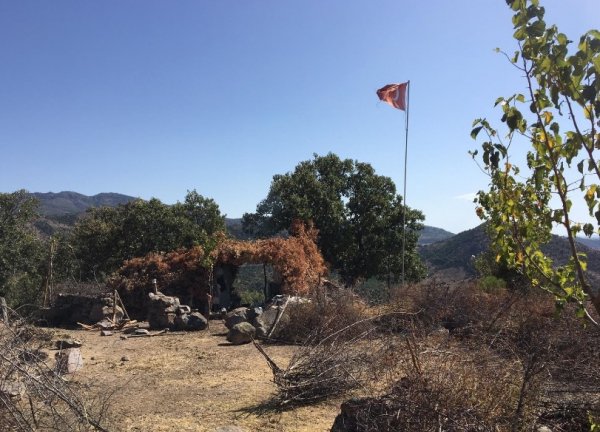 7 aydır aranan suçlu barakada yakayı ele verdi