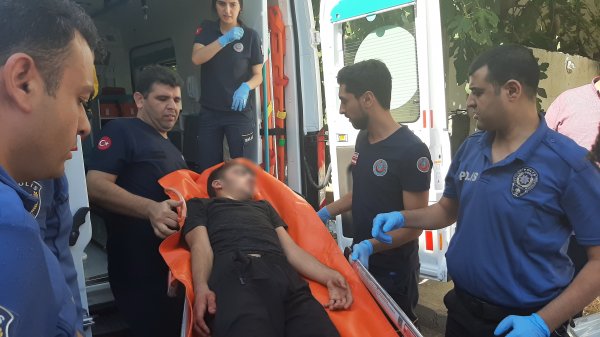 i Adıyaman'da sinir krizi geçiren genç kendine zarar verdi