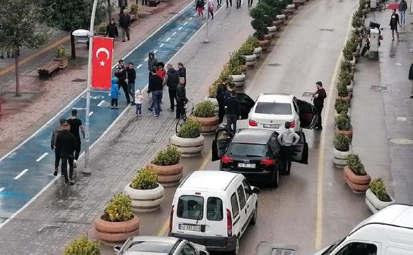 d Çocuklarının gözü önünde dayak atıp, serbest kaldılar