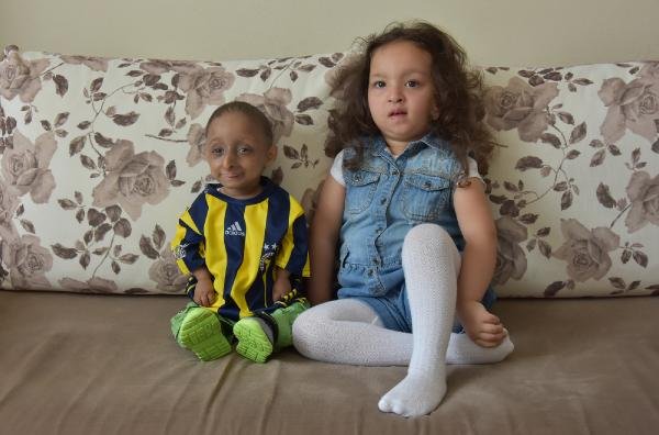 14 yaşında ve 14 kilo