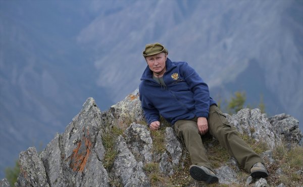 Putin ve Şoygu ormanda
