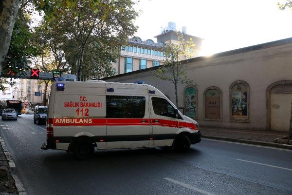 d Kaldırımda yürürken üzerine beton boru parçası düştü
