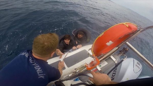 a Batan bottaki 11 göçmen kurtarıldı