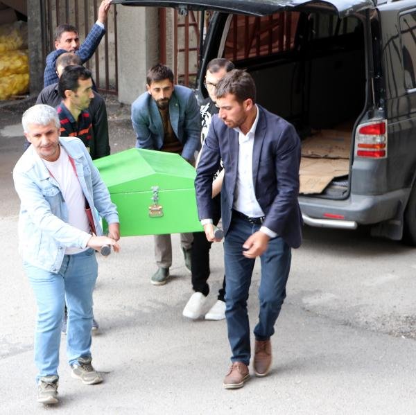 Ağrı'da cinnet getiren koca kızını ve eski karısını öldürdü