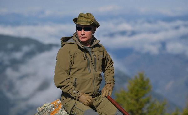 Putin ve Şoygu ormanda