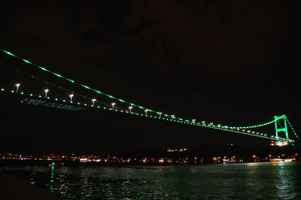 İstanbul’un simgeleri, Serebral Palsi için yeşile büründü