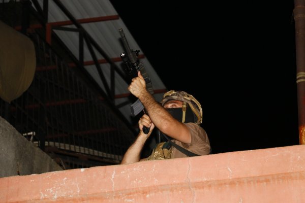 i Adana merkezli 5 ilde şafak operasyonu