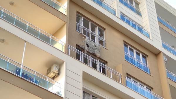 d Suriye'den atılan roket Nusaybin'de binaya isabet etti