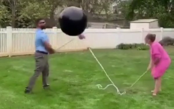 Genç çift bebeklerinin cinsiyetini öğrenemedi